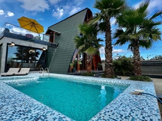 کلبه چوبی استخر روباز نزدیک رامسر