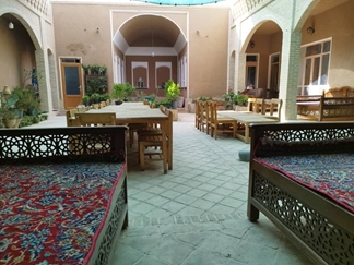 اقامتگاه بومگردی عمارت شاباز ورزنه