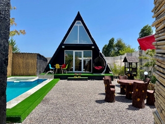 کلبه چوبی با استخر نزدیک رامسر