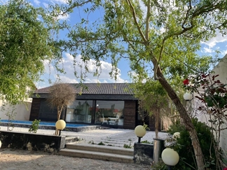 ویلا با استخر روباز نزدیک مشهد