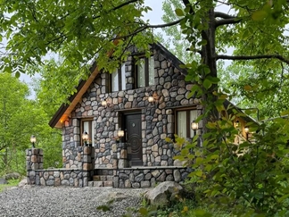 اجاره کلبه سنگی با جکوزی جاده 2000