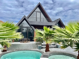 اجاره کلبه چوبی استخر روباز محموداباد