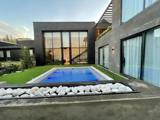 ویلا با استخر روباز آبگرم در رودهن