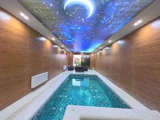 ویلا با استخر آبگرم نزدیک کردان