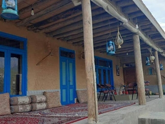 اقامتگاه بومگردی لزور