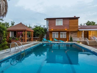 ویلا مروارید ١ با 2 استخر سرخرود