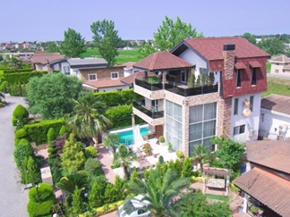 اجاره ویلا جنگلی استخر روباز آبگرم