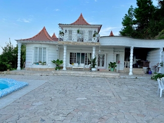 ویلا با ویو دریا و استخر روباز آستارا