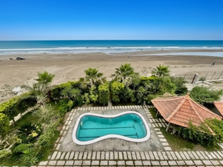 ویلا در نور با استخر و ویوی دریا