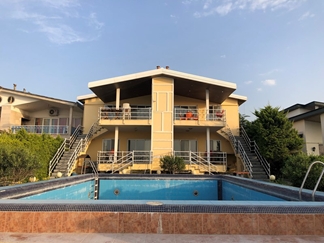 ویلا بااستخر لب دریا ایزدشهر