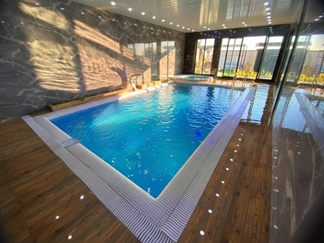 ویلا با استخر جکوزی در کردان