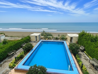 ویلا بااستخر لب دریا ایزدشهر