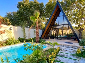 اجاره کلبه چوبی استخر آبگرم کردان