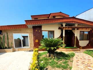 ویلا با استخر نزدیک دریا سرخرود