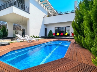 ویلا استخرروباز مدرن با جکوزی نوشهر