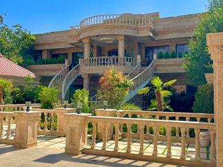 ویلا با استخر آبگرم نزدیک کردان