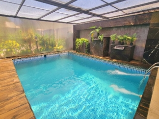 ویلا با استخر سرپوشیده نزدیک کردان