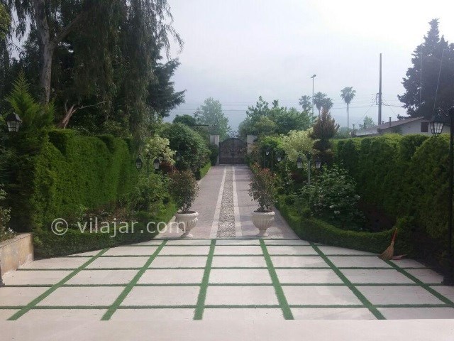 عکس شماره 365195 - ویلا استخردار با ساحل اختصاصی نوشهر - پارکینگ ویلا، درب ویلا لب جاده ساحلی است