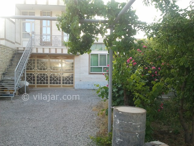 عکس شماره 38983 - اجاره اقامتگاه حاشیه زاینده رود - نمایی دیگر از حیاط و محل پارک ماشین