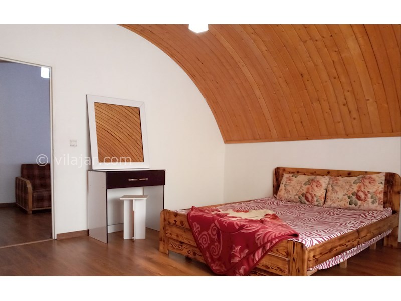 عکس شماره 532749 - اجاره ویلا لب دریا در نوشهر - نمای دیگر از اتاق خواب روبه حیاط ویلا