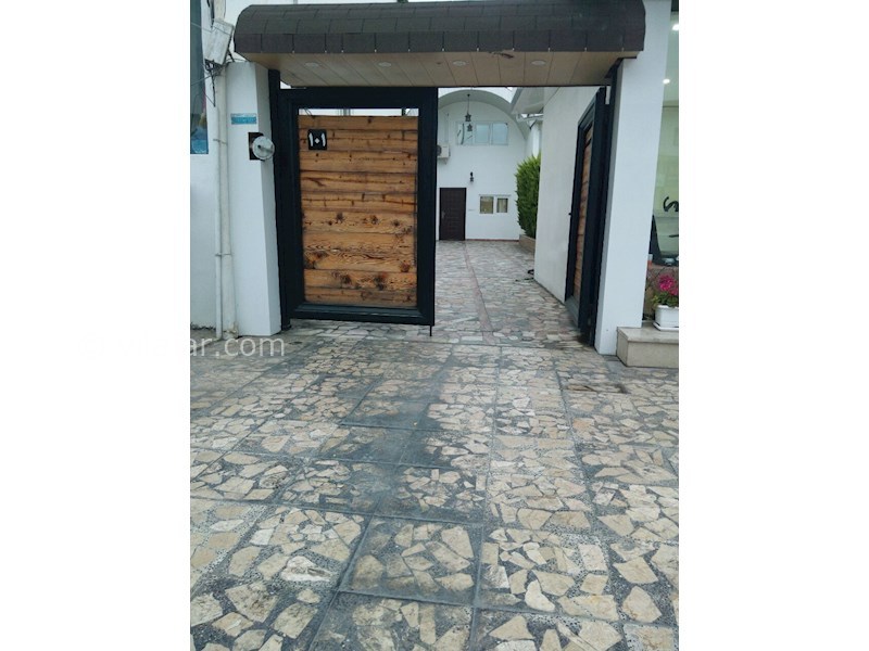 عکس شماره 532788 - اجاره ویلا لب دریا در نوشهر - نمایی از ورودی حیاط ویلا