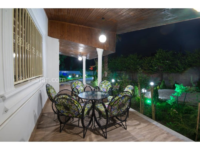 عکس شماره 557614 - اجاره ویلا با استخر در رامسر - تراس ویلا با نورپردازی در شب