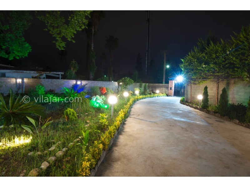 عکس شماره 557629 - اجاره ویلا با استخر در رامسر - حیاط ویلا در شب