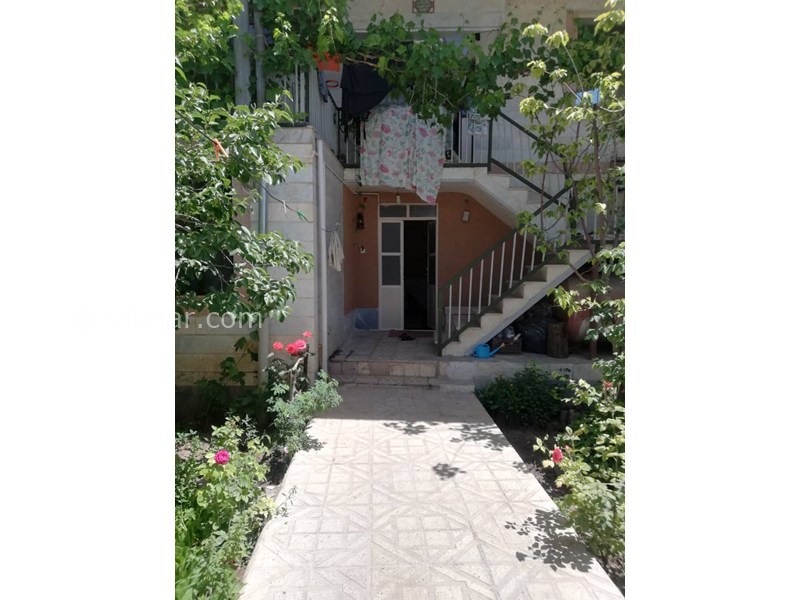 عکس شماره 559636 - اجاره خانه قدیمی نزدیک الموت - درب ورودی از حیاط