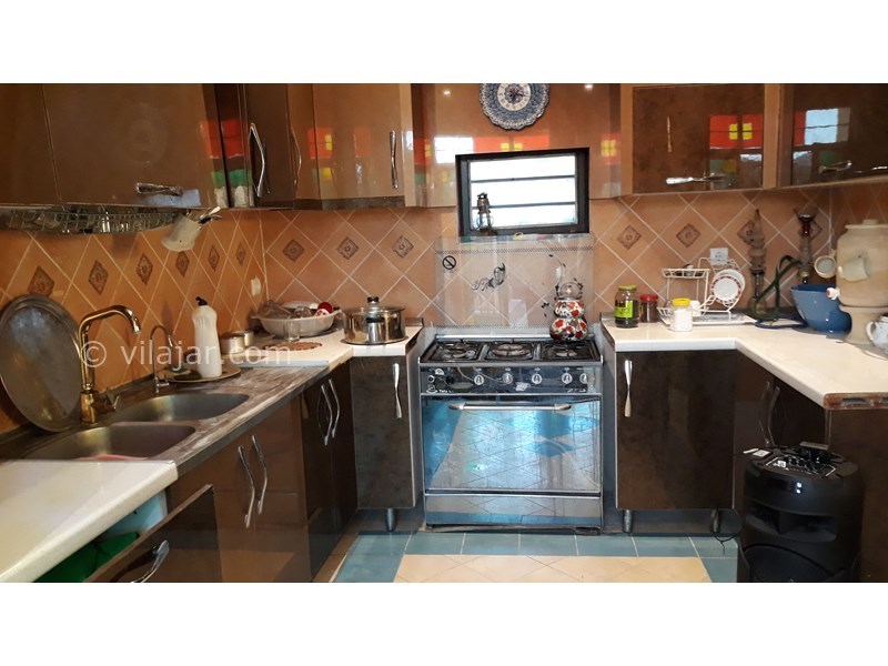 عکس شماره 566700 - اجاره ویلا باغ در اصفهان - آشپزخانه با گاز و یخچال و کلیه لوازم آشپزی و ظرف و قاشق چنگال برای ۲۰ نفر