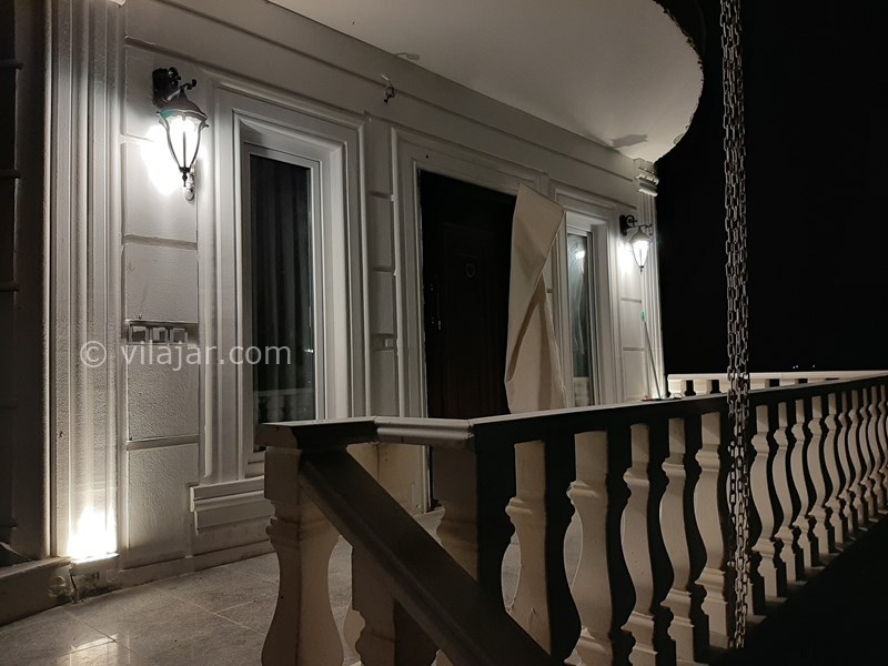 عکس شماره 581292 - اجاره ویلا در نشتارود - نمای ورودی طبقه اول در شب