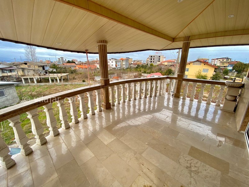 عکس شماره 590311 - اجاره ویلا استخردار نزدیک رامسر - تراس با وی ویو اندک به دریا و ویو زیبا به کوه