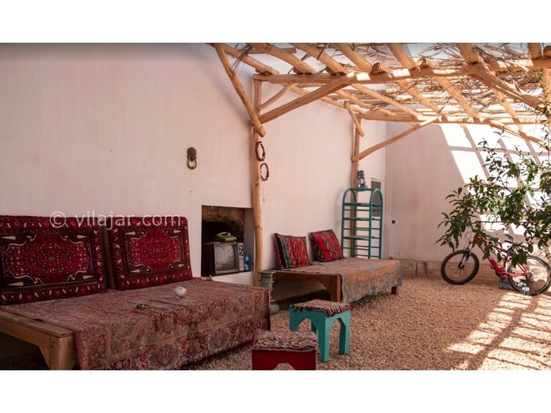 عکس شماره 597676 - اقامتگاه بومگردی کوشک فردوس - آلاچیق و تخت سنتی کوشک فردوس