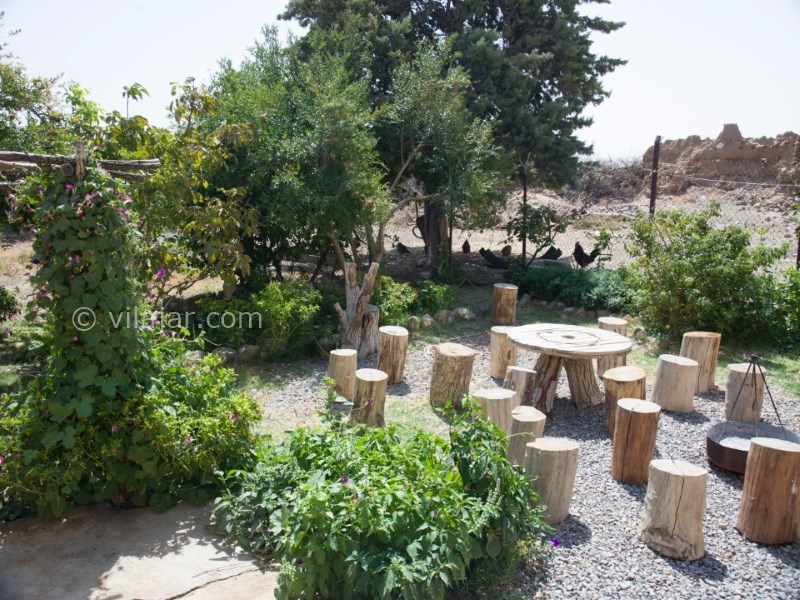 عکس شماره 613182 - اقامتگاه بومگردی قلعه امیرخان - فضای شب نشینی داخل محوطه