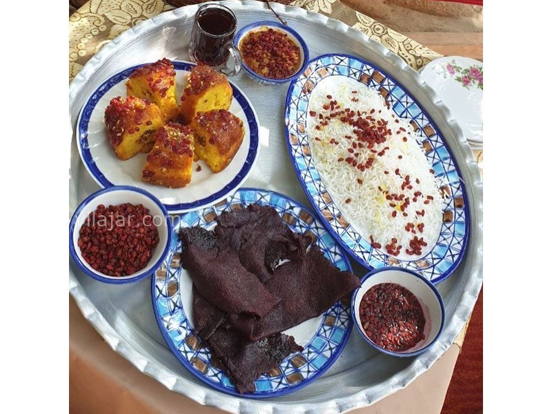 عکس شماره 616127 - اقامتگاه بومگردی آوردگاه - سفارش غذا توسط مهمان اقامتگاه آوردگاه