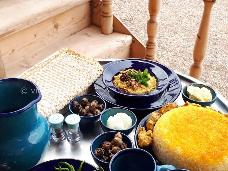 عکس شماره 616173 - اقامتگاه بومگردی بام رودبار - سفارش غذای مهمان در اقامتگاه بام رودبار