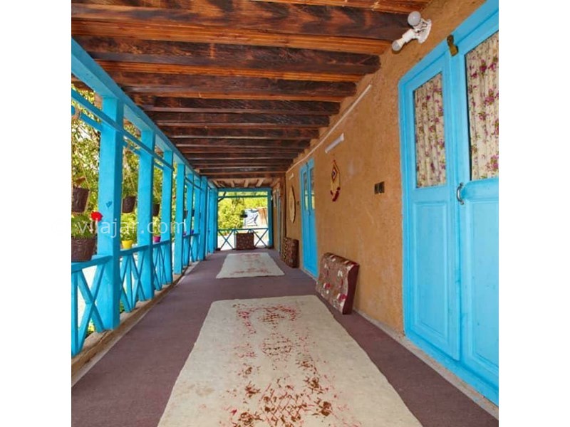 عکس شماره 617771 - اقامتگاه بومگردی ماه نشین - بالکن بزرگ در طبقه اول