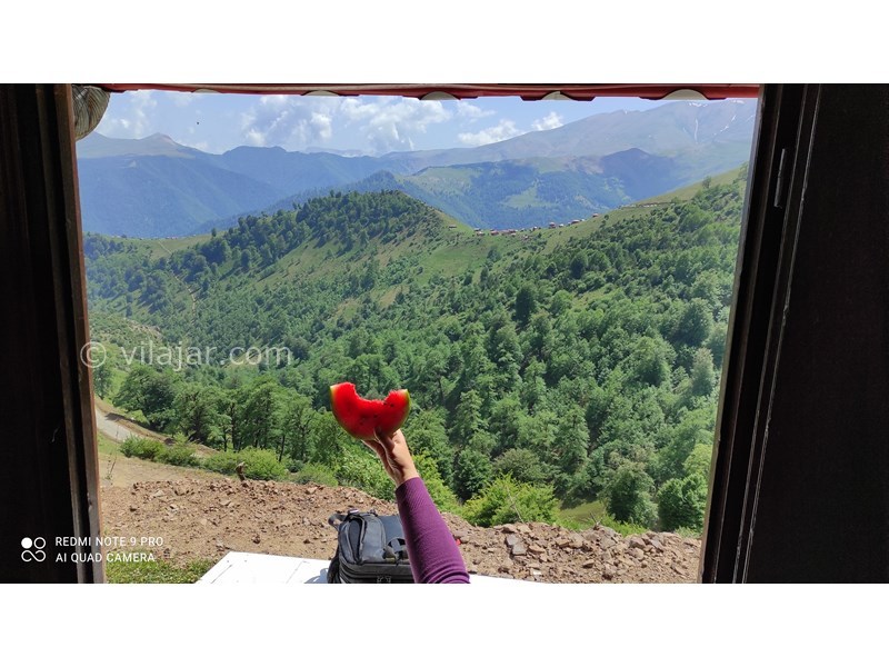 عکس شماره 632974 - رزرو کلبه چوبی در اولسبلنگاه - چشم انداز یک روز افتابی از پنجره کلبه