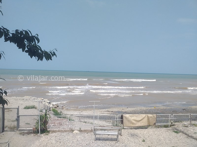 عکس شماره 634439 - اجاره اقامتگاه مبله لب دریا نوشهر - ویو دریا که از داخل حیاط گرفته شده