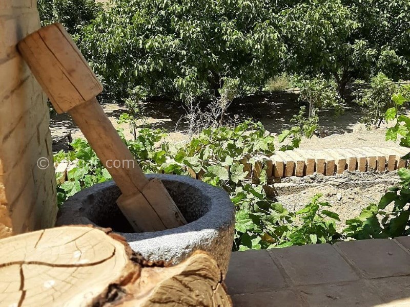 عکس شماره 640878 - اقامتگاه بوم گردی چشمه پیتا - کاسه و هاون قدیمی معروف به جوقان