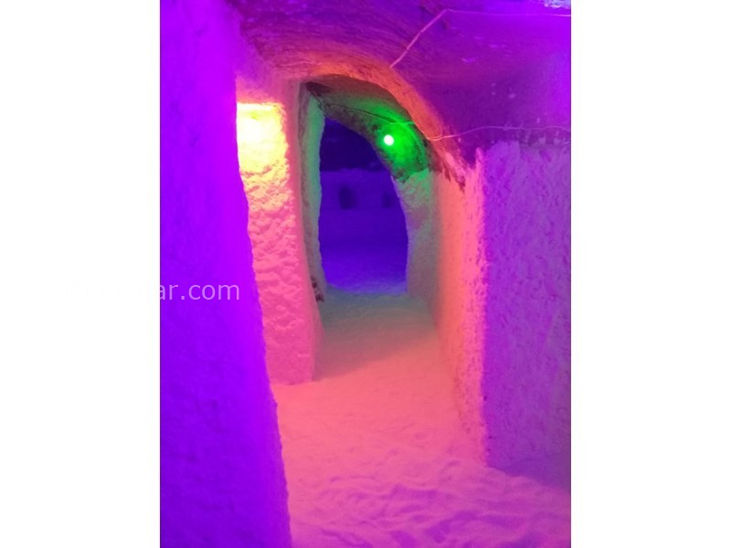 عکس شماره 642275 - اقامتگاه بومگردی مسین بابا - اتاق دستکند نمکی در زیرزمین