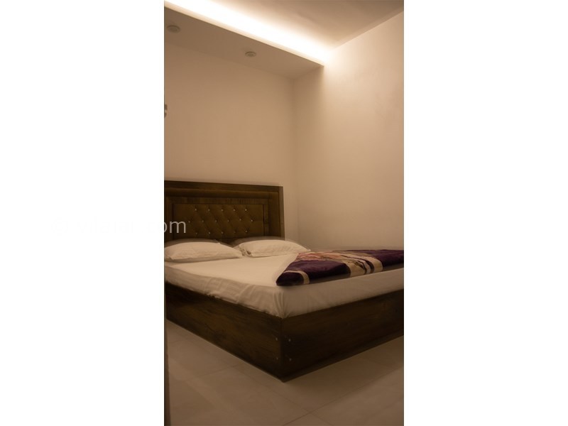 عکس شماره 642396 - ویلا با استخر و ویو دریا محمودآباد - نمای شب - اتاق شماره 1 همراه با کولر 