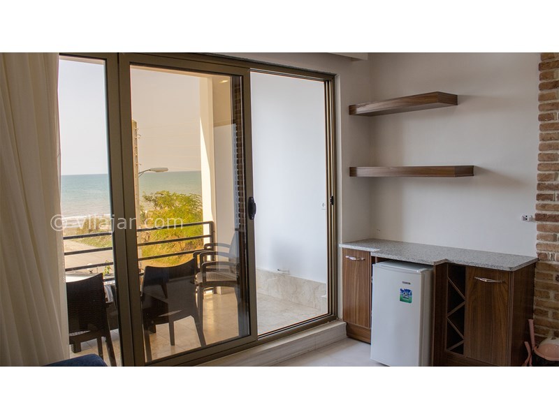 عکس شماره 642411 - ویلا با استخر و ویو دریا محمودآباد - مینی بار اتاق شماره 4 ( شاه نشین ) تراس رو به دریا