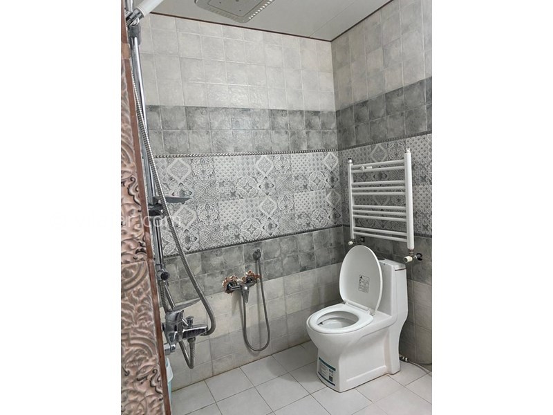 عکس شماره 672395 - اجاره ویلا در محمود آباد - سرویس فرنگی و حمام داخل اتاق خواب طبقه بالا