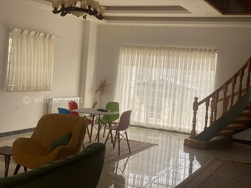 عکس شماره 672987 - اجاره ویلا در محمود آباد - سالن و در تراس پشت ویلا و میز ۴ نفره که میتونید روی تراس هم استفاده کنید 