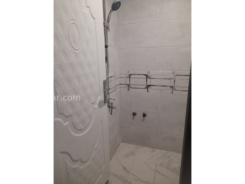 عکس شماره 676813 - اجاره ویلا اطراف گردنه حیران - حمام با حوله خشک کن داخل اتاق خواب دو نفره