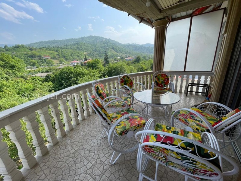 عکس شماره 678654 - اجاره ویلا جنگی نزدیک رامسر - تراس با ویو جنگل