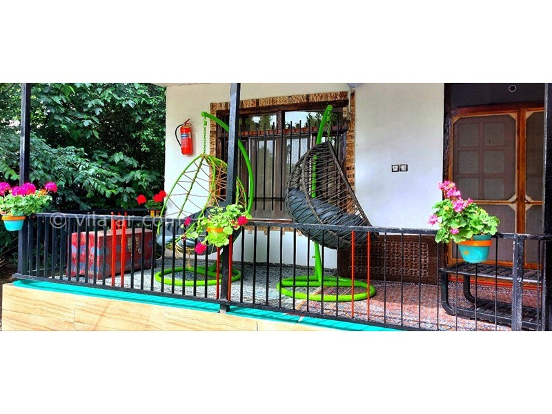 عکس شماره 700313 - اجاره ویلا در ولی آباد تنکابن - تراس و شمعدانی