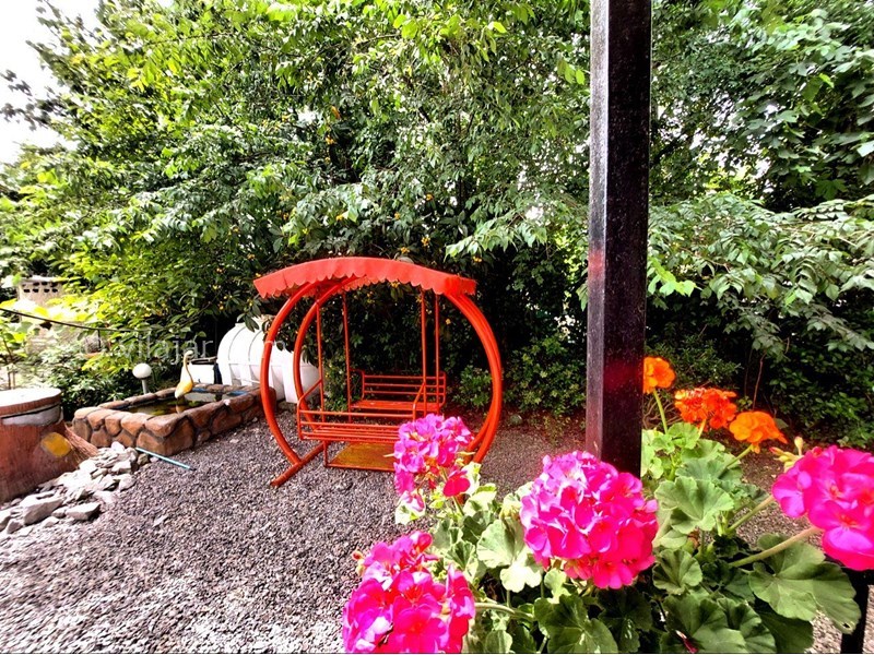 عکس شماره 700319 - اجاره ویلا در ولی آباد تنکابن - تراس و شمعدانی