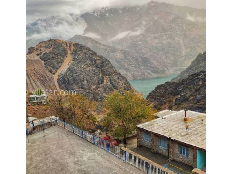 عکس شماره 704512 - اقامتگاه با ویوی دریاچه در کرمانشاه پاوه - زمین فوتبال جنب اقامتگاه