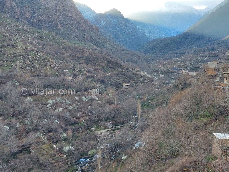 عکس شماره 704517 - اقامتگاه با ویوی دریاچه در کرمانشاه پاوه - منظری ضلع شرقی تراس و بالکن اقامتگاه